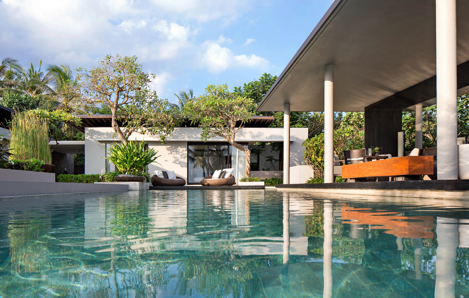 Desain Villa Minimalis Terbuka Alam di Soori Bali 12