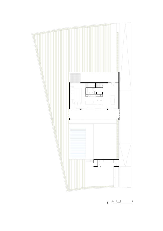 Estudi La Caseta: Sebuah Studi tentang Rumah Berlantai Dua 15