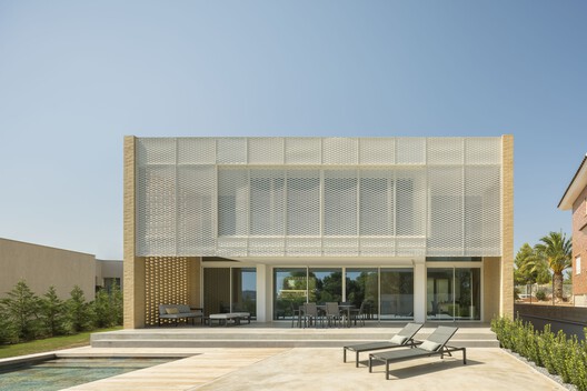 Estudi La Caseta: Sebuah Studi tentang Rumah Berlantai Dua 18