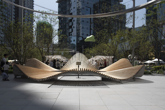 "Epiphany Arsitek Membangun Paviliun Petal" 33