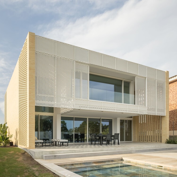 Estudi La Caseta: Sebuah Studi tentang Rumah Berlantai Dua 40