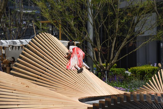 "Epiphany Arsitek Membangun Paviliun Petal" 50