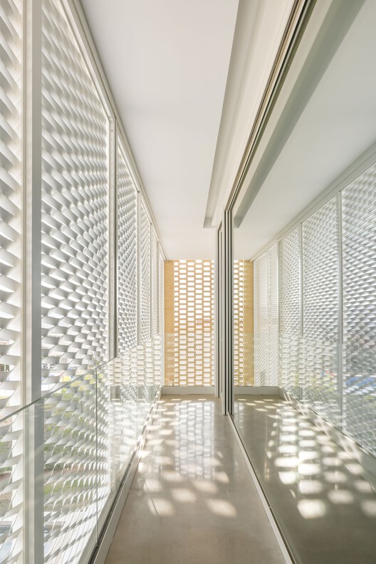 Estudi La Caseta: Sebuah Studi tentang Rumah Berlantai Dua 51