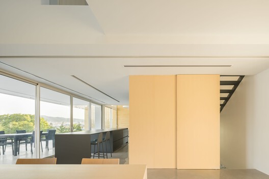 Estudi La Caseta: Sebuah Studi tentang Rumah Berlantai Dua 55