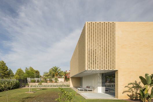 Estudi La Caseta: Sebuah Studi tentang Rumah Berlantai Dua 62