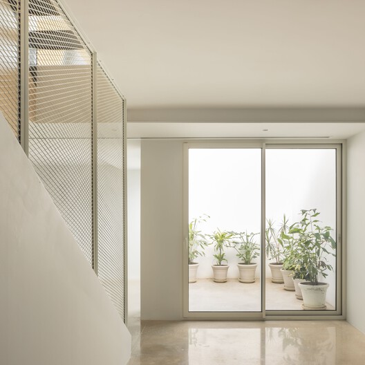 Estudi La Caseta: Sebuah Studi tentang Rumah Berlantai Dua 69