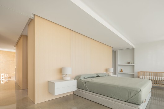 Estudi La Caseta: Sebuah Studi tentang Rumah Berlantai Dua 70