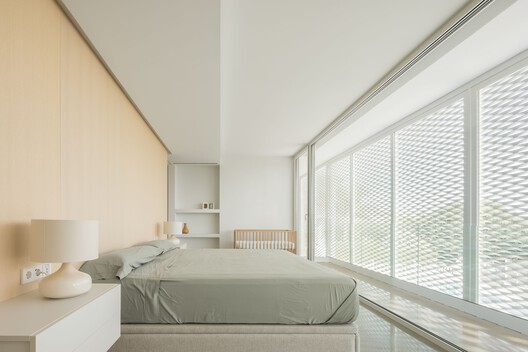 Estudi La Caseta: Sebuah Studi tentang Rumah Berlantai Dua 73