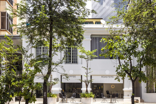 "Bosgaurus Coffee Roasters: Karya Arsitektur dan Desain dari NU" 15