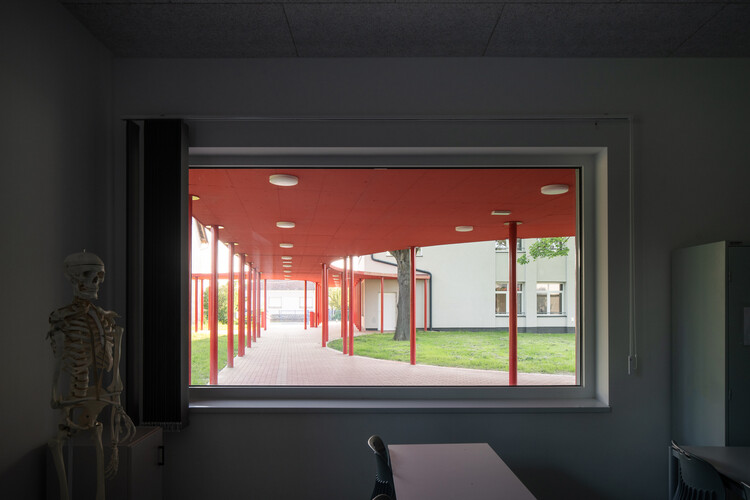 Sekolah Dasar Szentpéterfa: Karya Arsitektur dari Arsitek Can 5