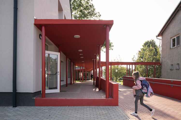 Sekolah Dasar Szentpéterfa: Karya Arsitektur dari Arsitek Can 8