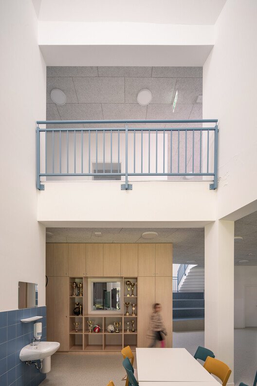Sekolah Dasar Szentpéterfa: Karya Arsitektur dari Arsitek Can 10