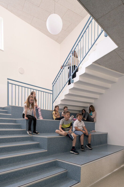 Sekolah Dasar Szentpéterfa: Karya Arsitektur dari Arsitek Can 11