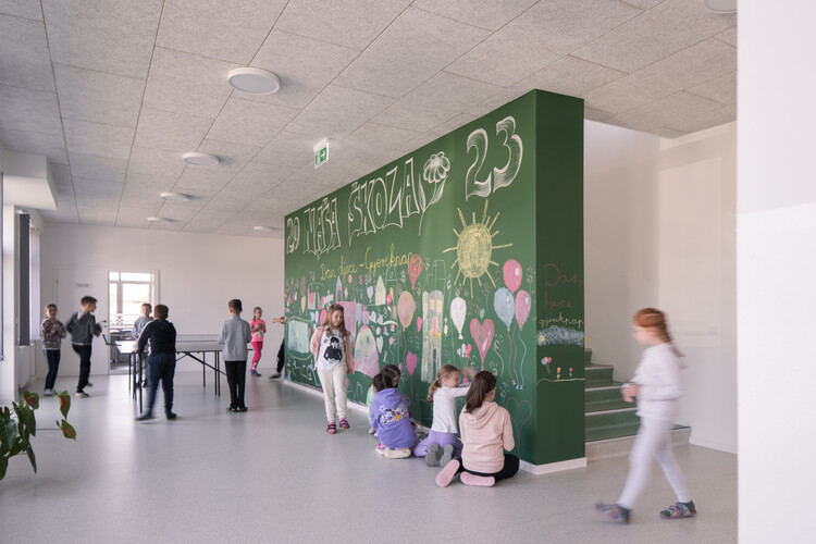 Sekolah Dasar Szentpéterfa: Karya Arsitektur dari Arsitek Can 12