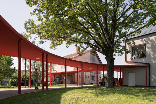 Sekolah Dasar Szentpéterfa: Karya Arsitektur dari Arsitek Can 19