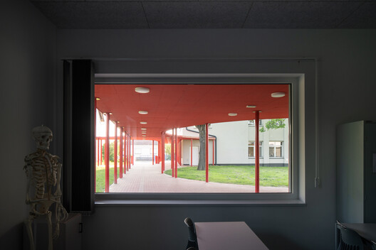 Sekolah Dasar Szentpéterfa: Karya Arsitektur dari Arsitek Can 30