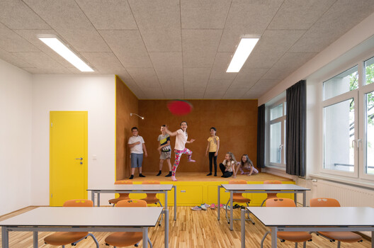 Sekolah Dasar Szentpéterfa: Karya Arsitektur dari Arsitek Can 32