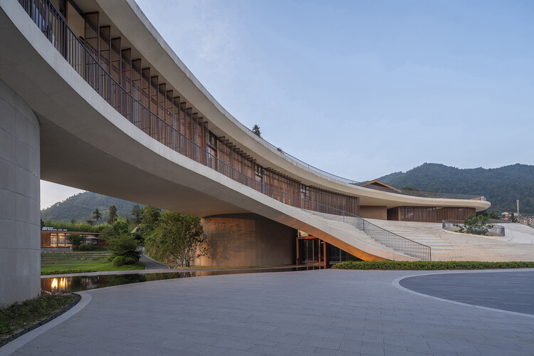 Sebuah Tinjauan Arsitektur: Pusat Pameran Teh di Sanxia oleh ARCHSTUDIO 7