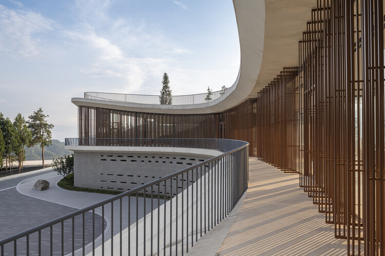 Sebuah Tinjauan Arsitektur: Pusat Pameran Teh di Sanxia oleh ARCHSTUDIO 10