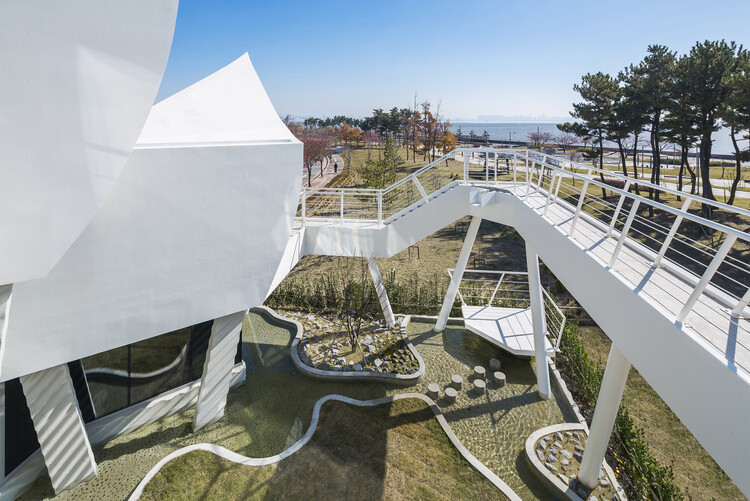 Seperti Sedang Berlayar, Intip Rumah Layar Oleh Arsitek IROJE KHM Korea Selatan 12