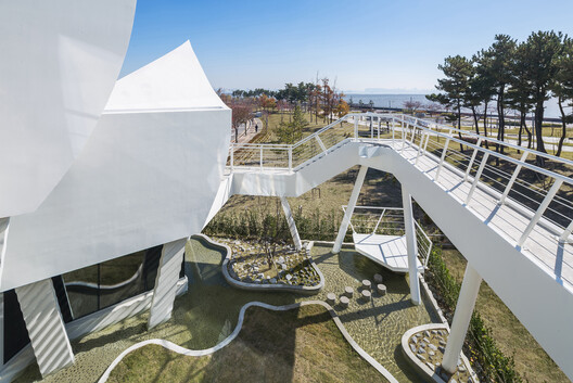 Seperti Sedang Berlayar, Intip Rumah Layar Oleh Arsitek IROJE KHM Korea Selatan 16