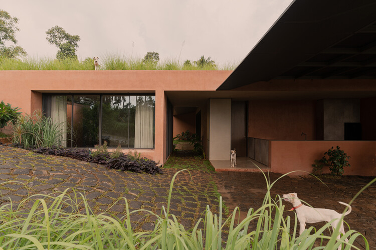 Rumah Bumi Alarine Oleh Arsitek Zarine Jamshedji 3