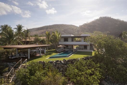 Indahnya Rumah Bukit Dengan Kolam Renang Villa Taloel di Meksiko 22
