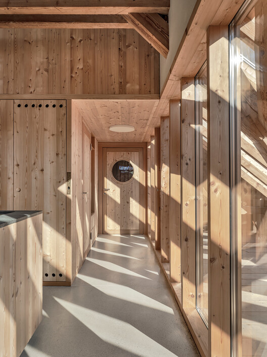 Desain Cantik Lumbung Kayu Hayloft Oleh Arsitek Markus Schlempp 2