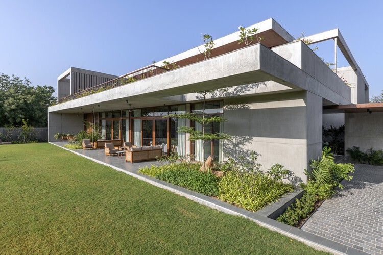 Rumah Monolitik Desain MODO India 11
