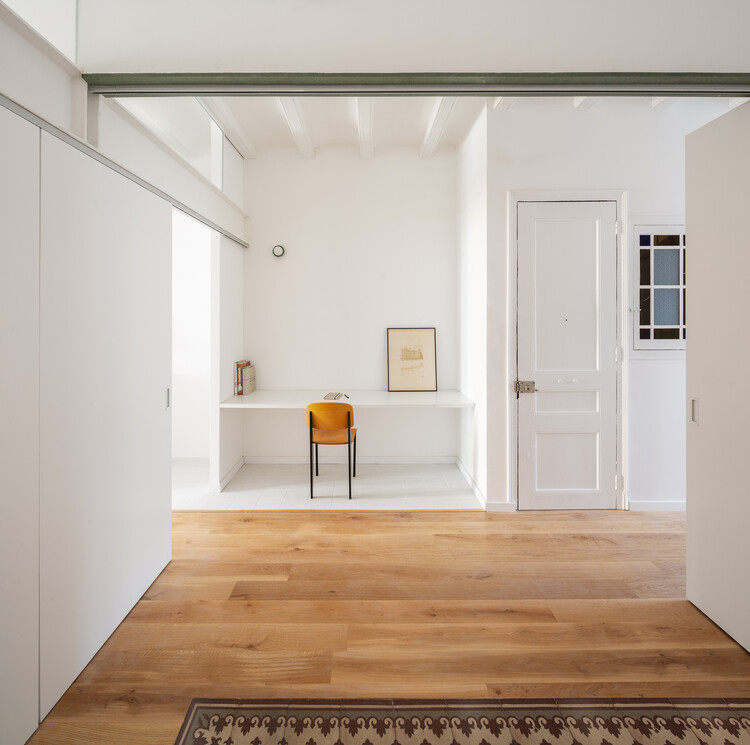 Renovasi Apartemen di Sants oleh Midori Arquitectura 1