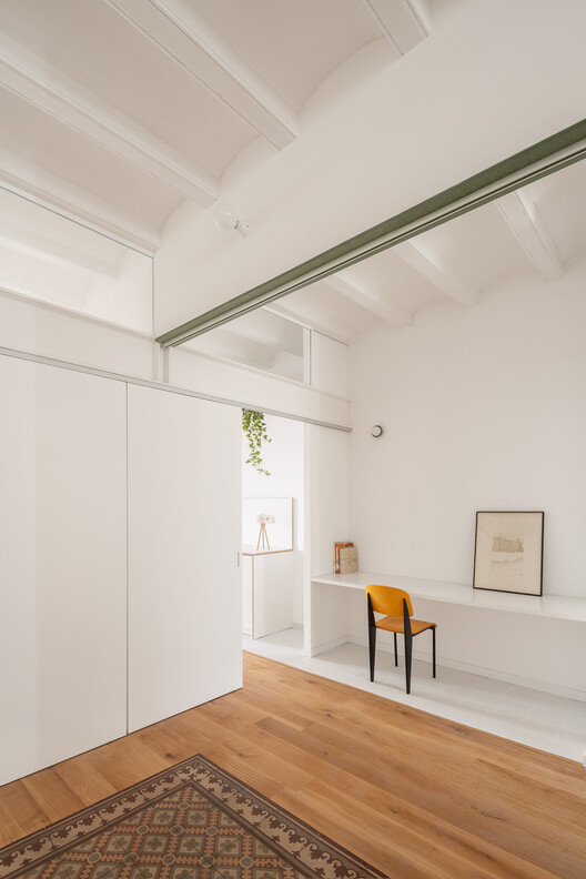 Renovasi Apartemen di Sants oleh Midori Arquitectura 2
