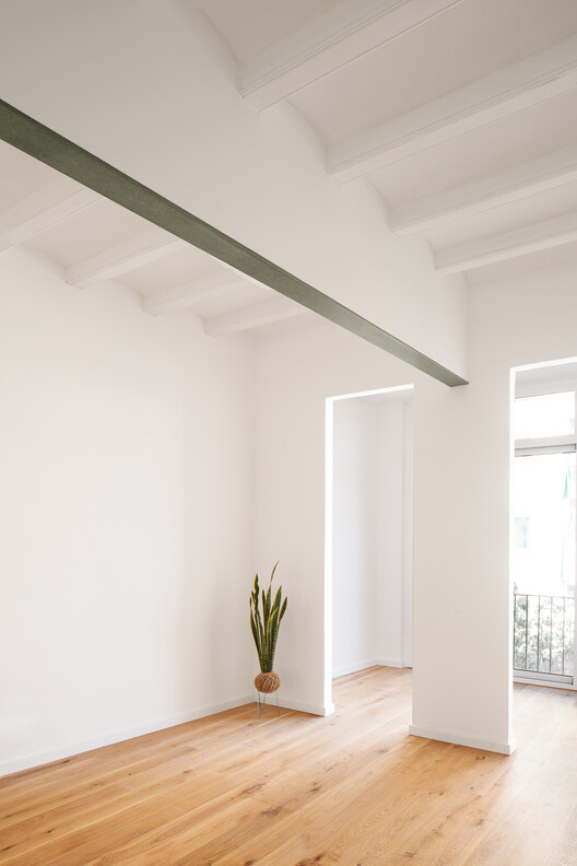 Renovasi Apartemen di Sants oleh Midori Arquitectura 11