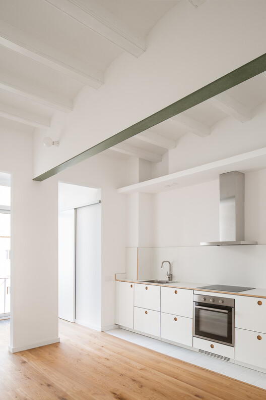 Renovasi Apartemen di Sants oleh Midori Arquitectura 25