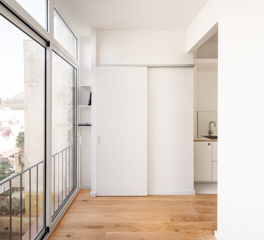 Renovasi Apartemen di Sants oleh Midori Arquitectura 26