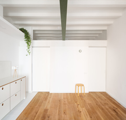 Renovasi Apartemen di Sants oleh Midori Arquitectura 32