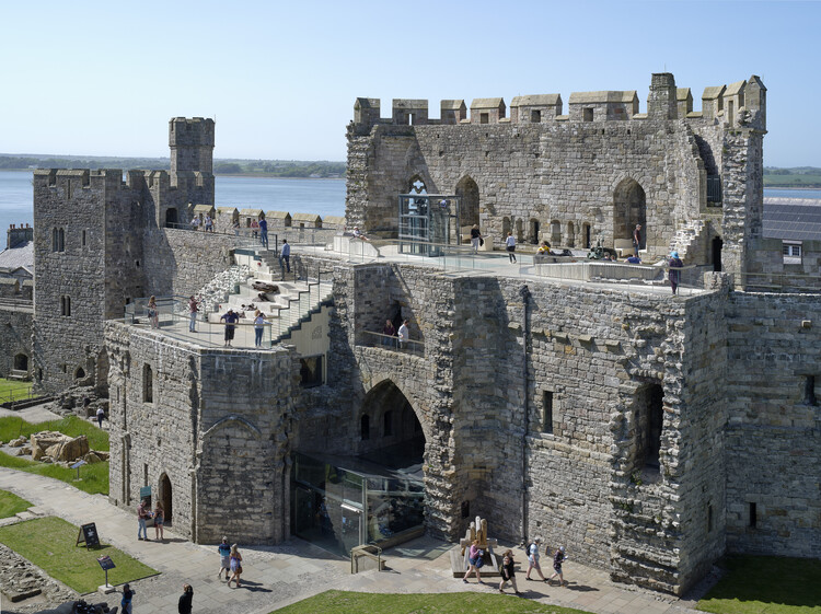 Gerbang Raja Kastil Caernarfon : Sebuah Tinjauan Mendalam 1