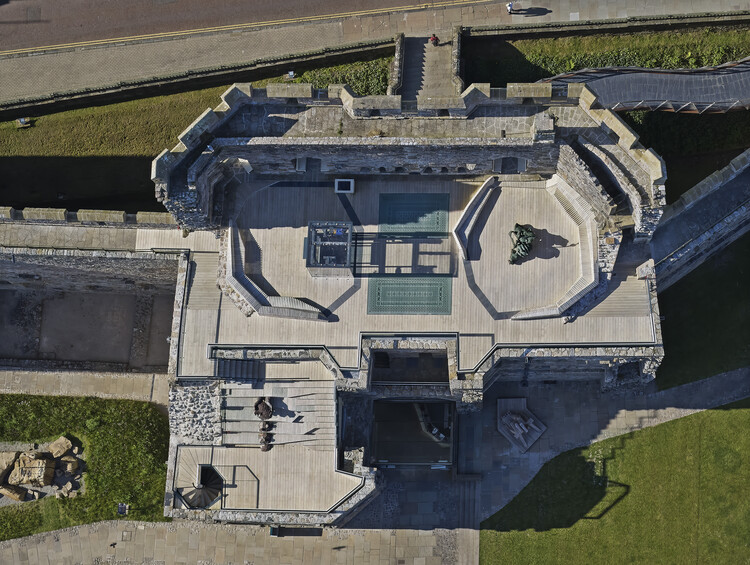Gerbang Raja Kastil Caernarfon : Sebuah Tinjauan Mendalam 2