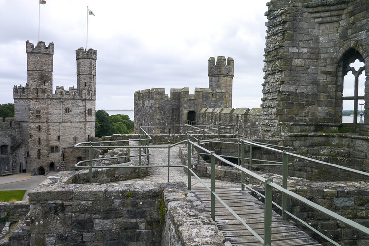 Gerbang Raja Kastil Caernarfon : Sebuah Tinjauan Mendalam 8