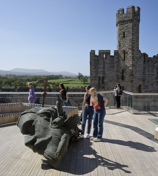 Gerbang Raja Kastil Caernarfon : Sebuah Tinjauan Mendalam 19