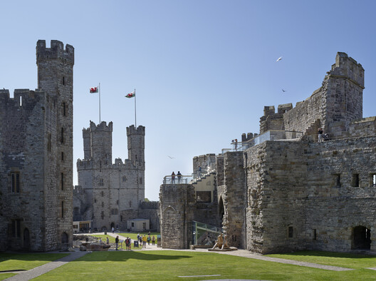 Gerbang Raja Kastil Caernarfon : Sebuah Tinjauan Mendalam 23