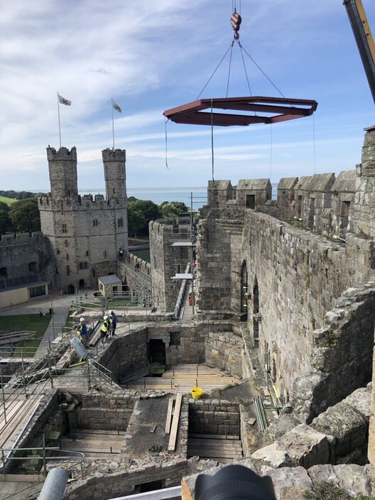 Gerbang Raja Kastil Caernarfon : Sebuah Tinjauan Mendalam 32