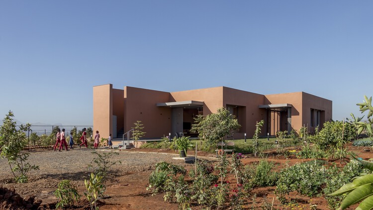 Desain Rumah Farmhouse di India 1