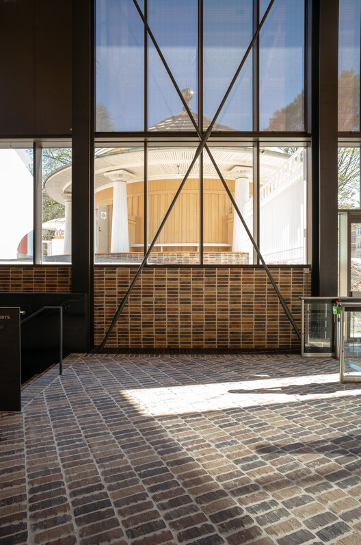 Pintu Masuk Utama untuk Museum Kota Tua / Cubo Arkitekter - Sebuah Tinjauan Arsitektur 10