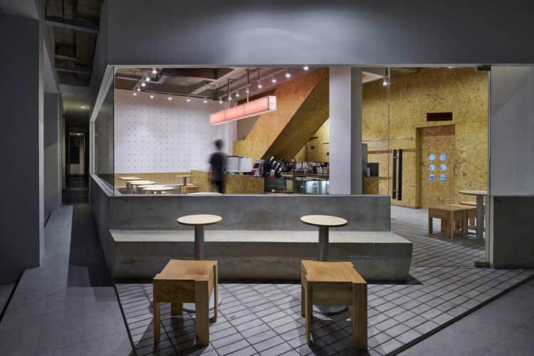 Interior Kafe dan Toko Hakken Oleh Studio Kota 1