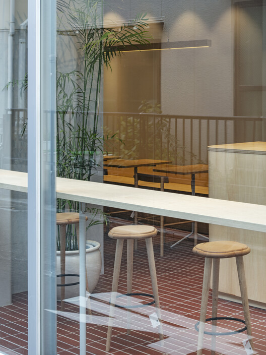 Kafe Tototo & Susu Kedelai Oleh Desain Arsitektur & Interior Tenhachi 3