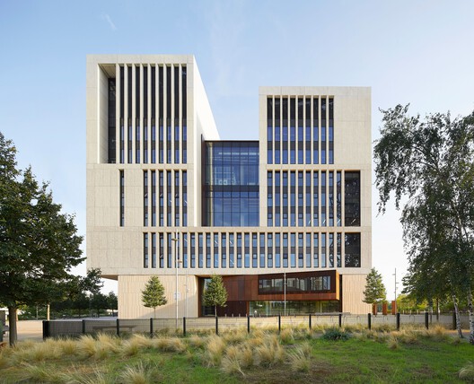 Arsitektur Gedung Marshgate UCL East Oleh  Stanton Williams 13