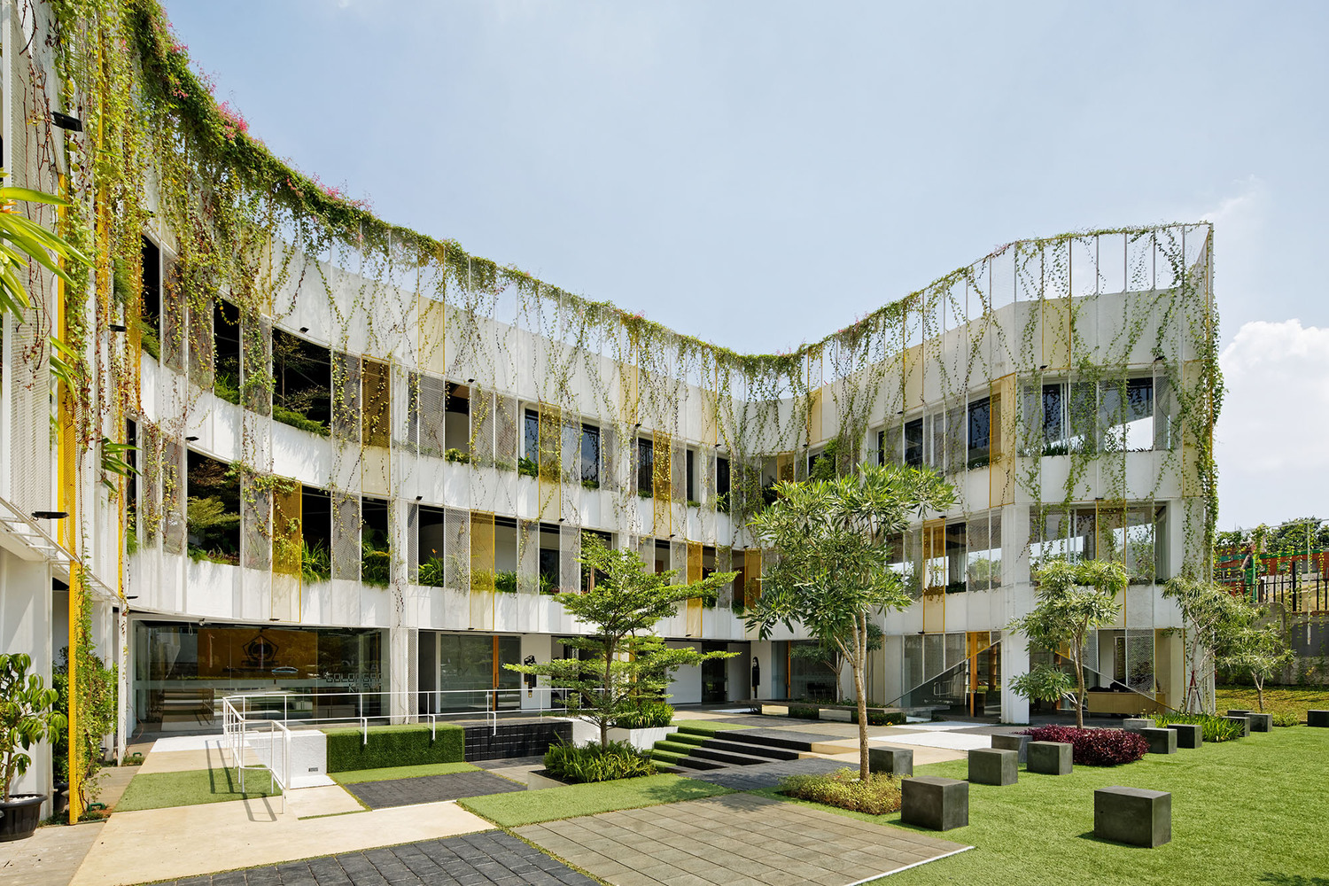 Desain Kantor Golkar Jakarta Ramah Lingkungan
