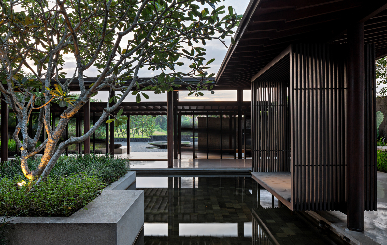 Desain Villa Minimalis Terbuka Alam di Soori Bali