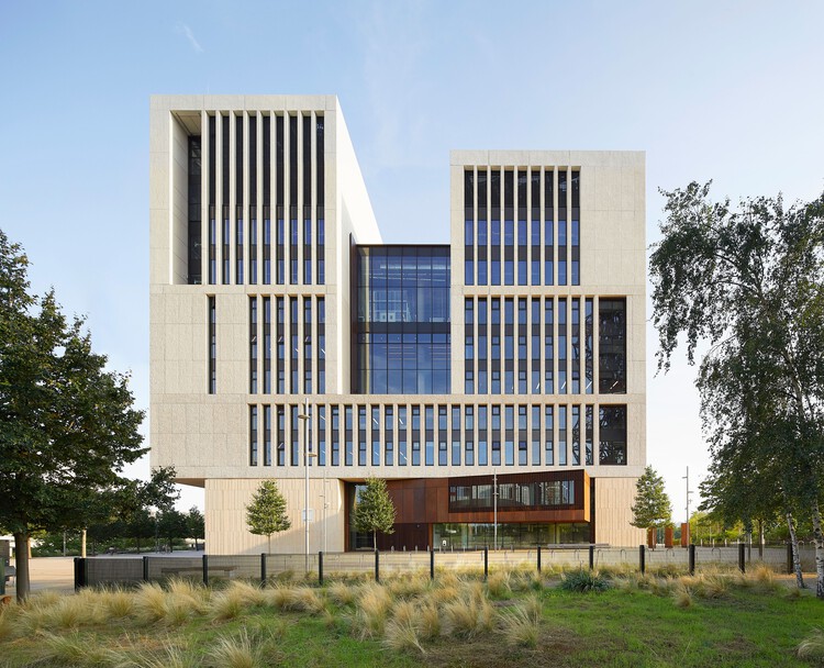 Arsitektur Gedung Marshgate UCL East Oleh  Stanton Williams